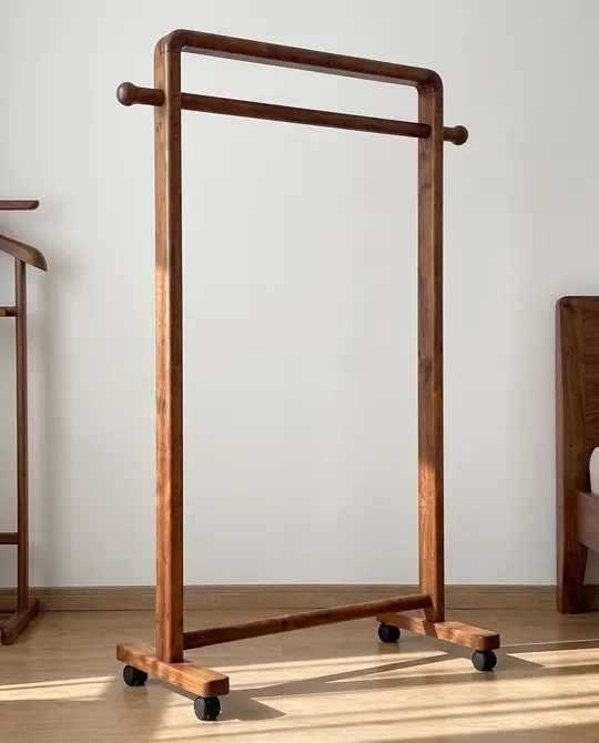 Kệ treo quần áo màu nâu óc chó